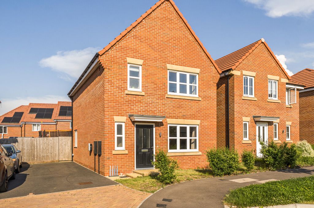 Property photo 1 of 11 1468304-2-6A15d05...