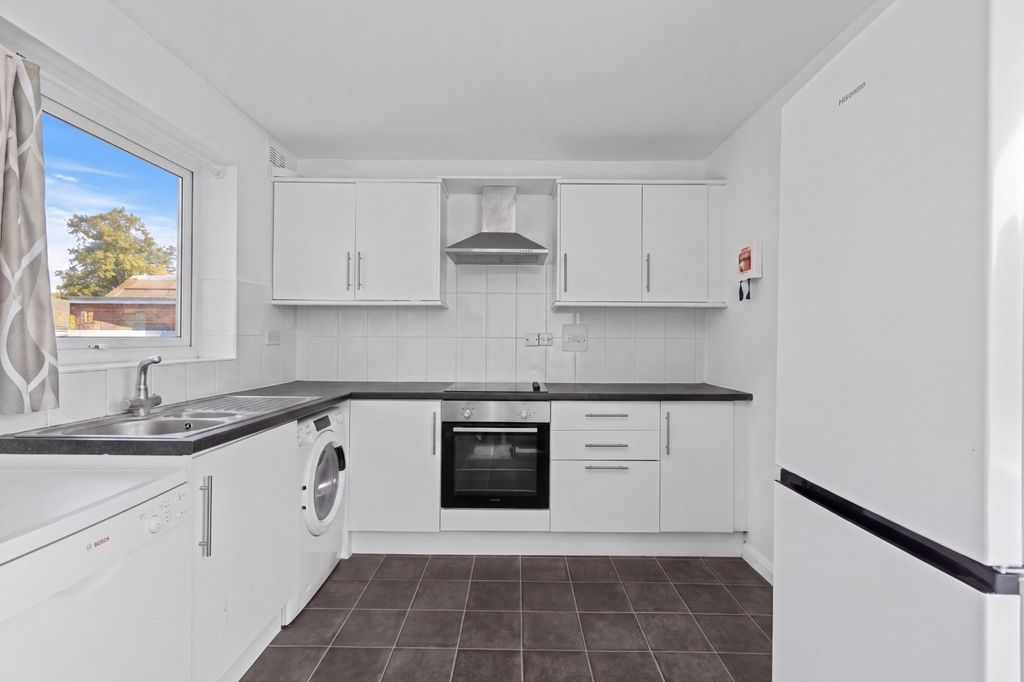 Property photo 2 of 9 Kitchen