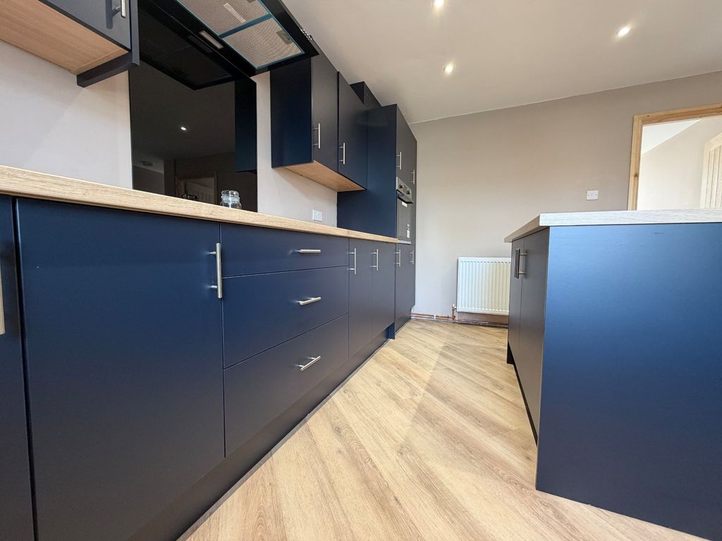 Property photo 3 of 13 Kitchen