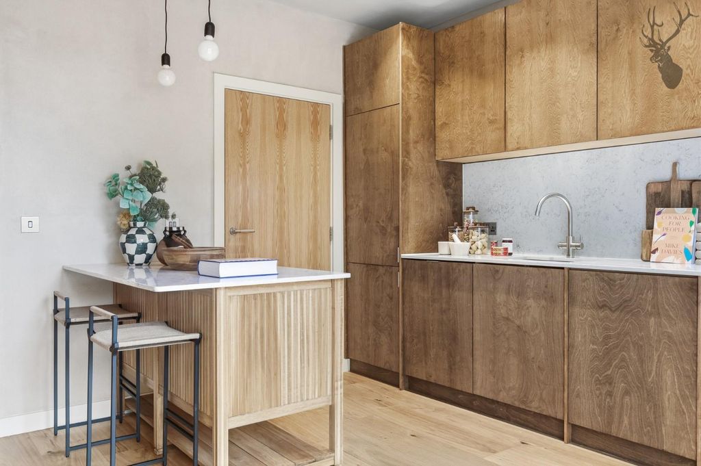 Property photo 3 of 28