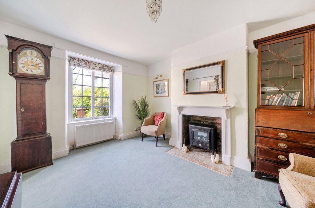 Property photo 2 of 14 Sitting Room