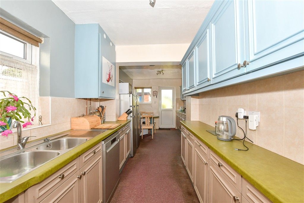 Property photo 3 of 19 Kitchen
