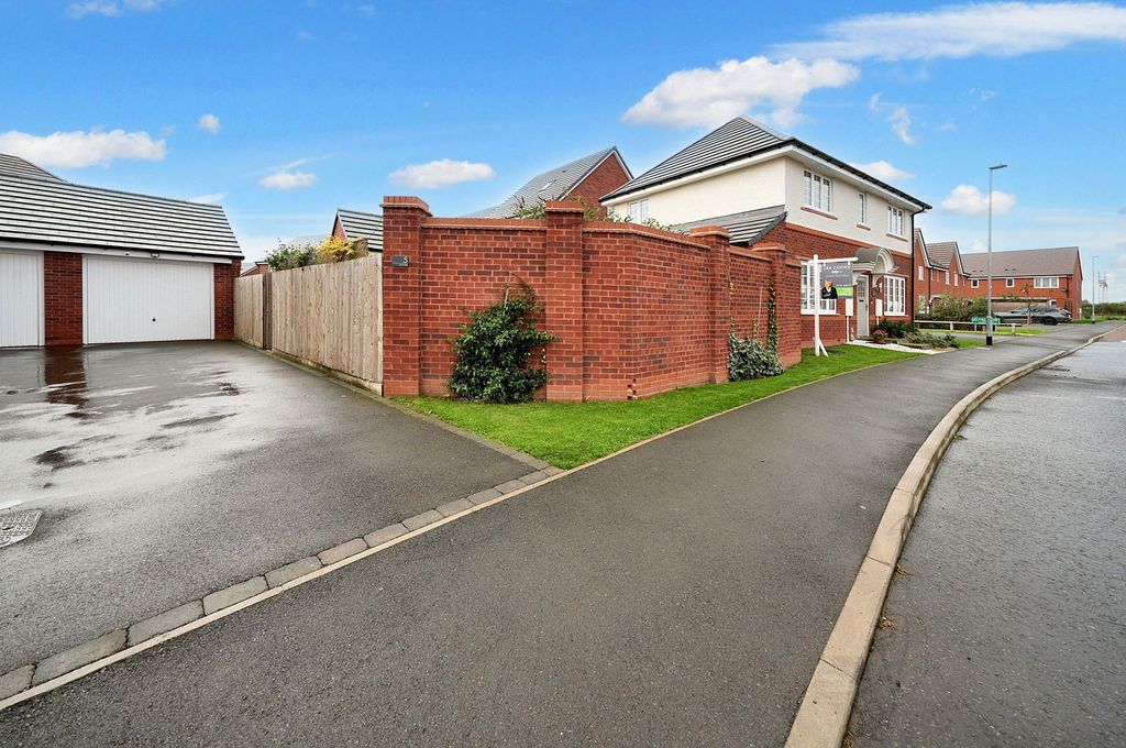 Property photo 3 of 31