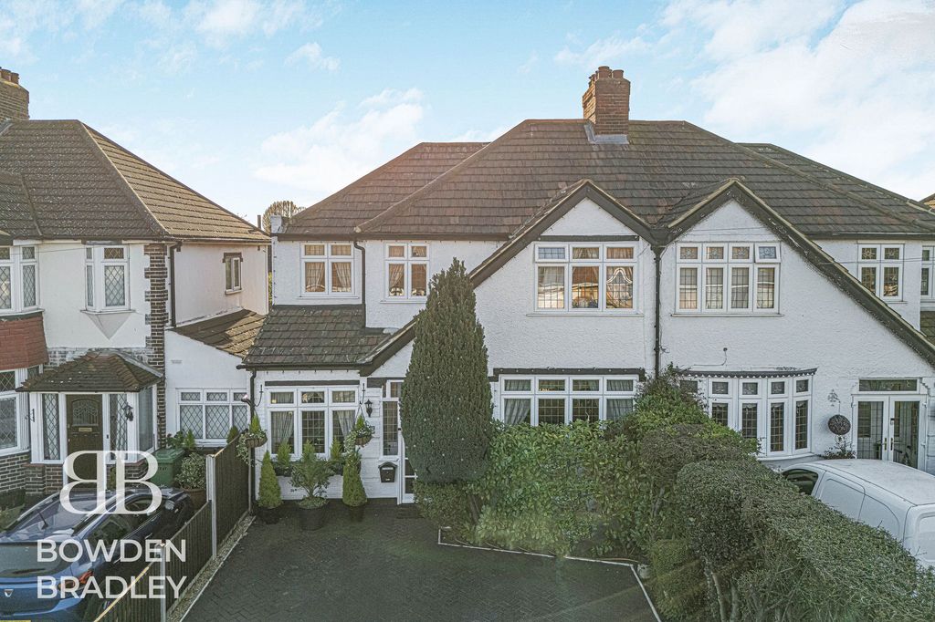 Property photo 1 of 28