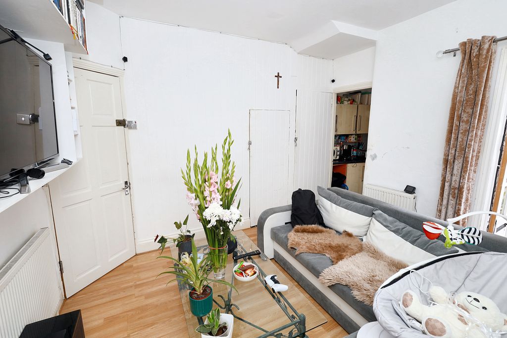 Property photo 3 of 19