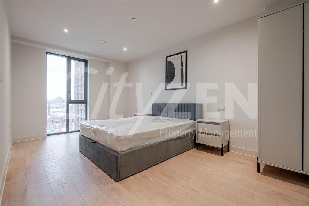 Property photo 3 of 32 Bedroom