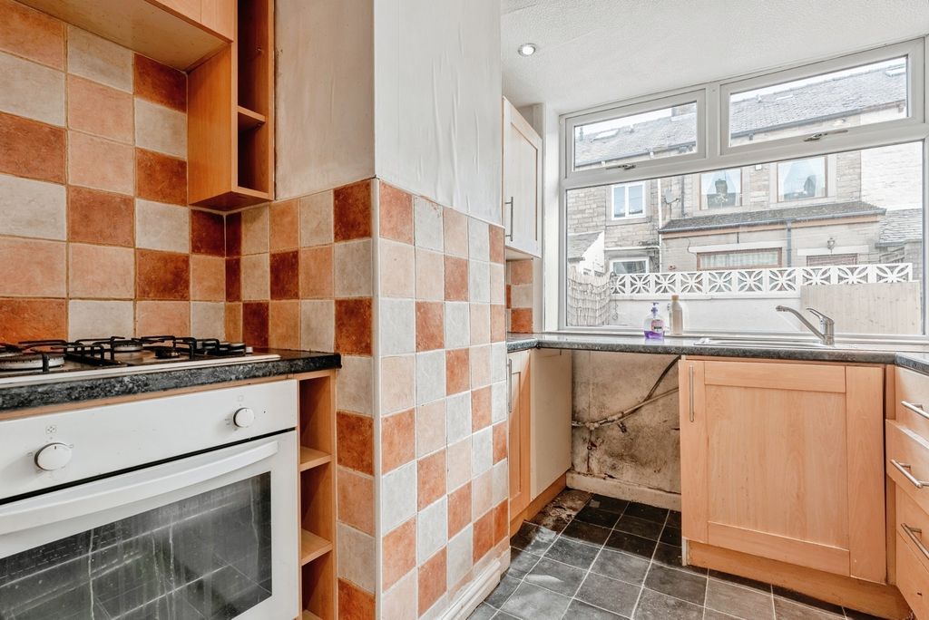 Property photo 3 of 16 Kitchen