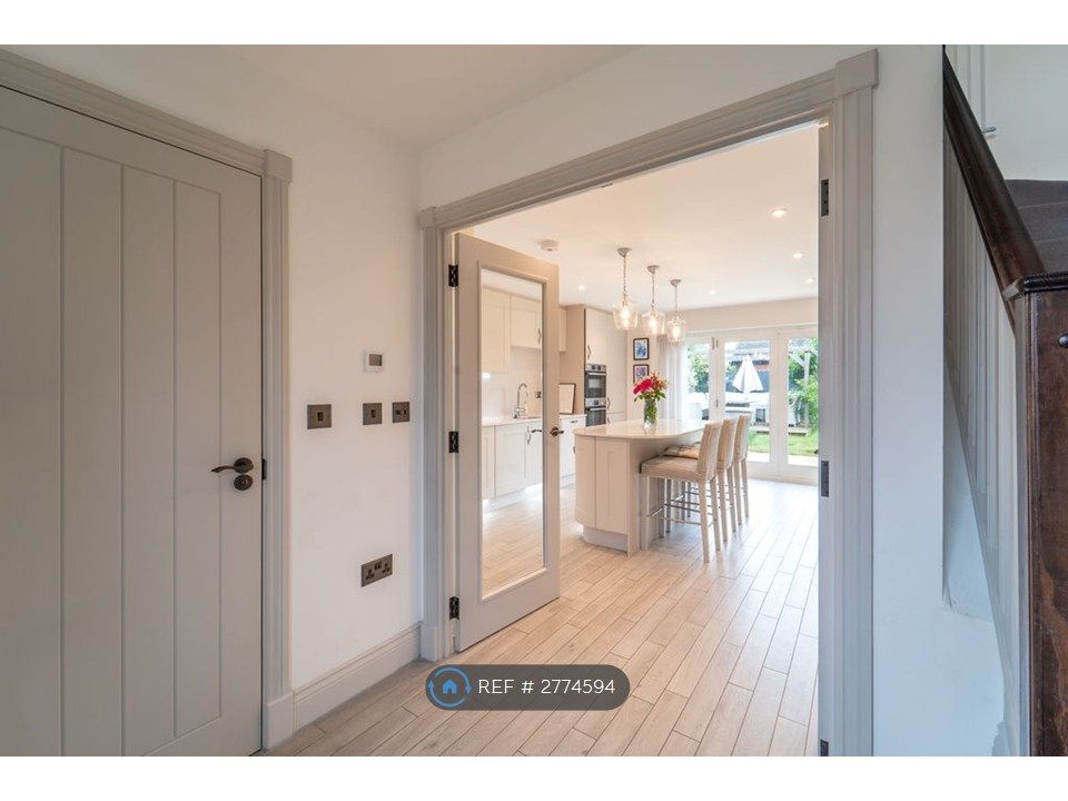 Property photo 3 of 33 Entrance