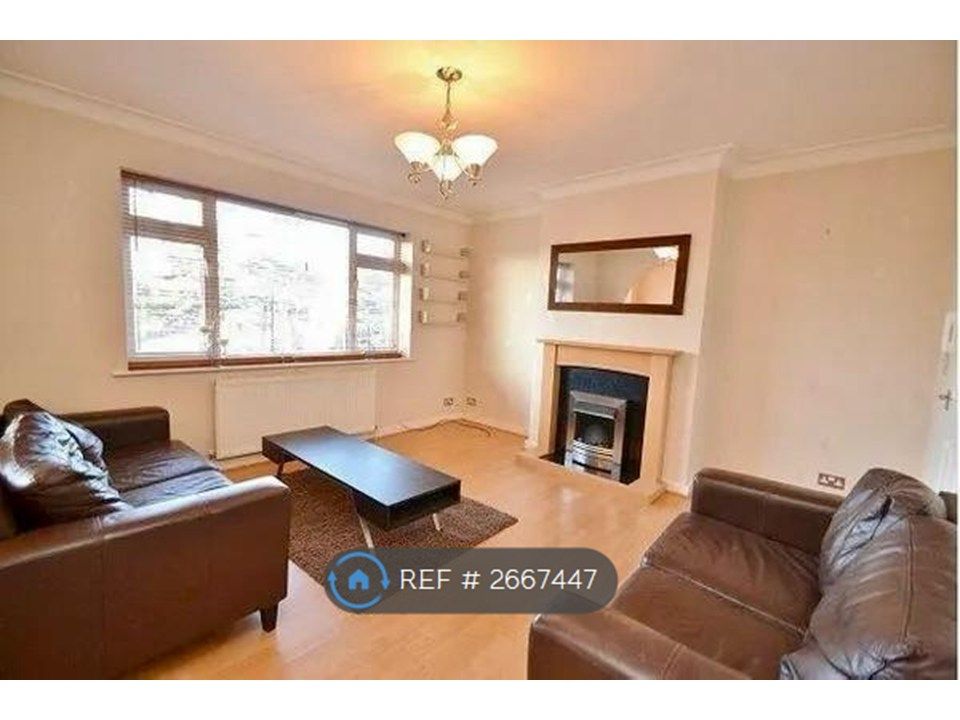 Property photo 3 of 6 Living Room