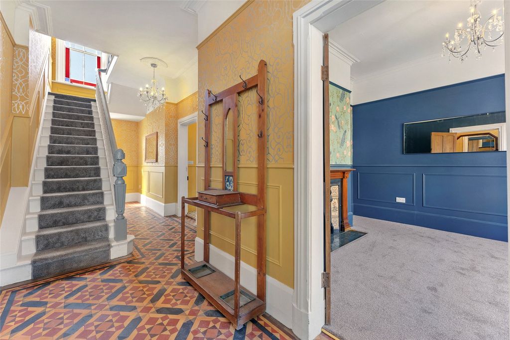 Property photo 2 of 22 Entrance Hall