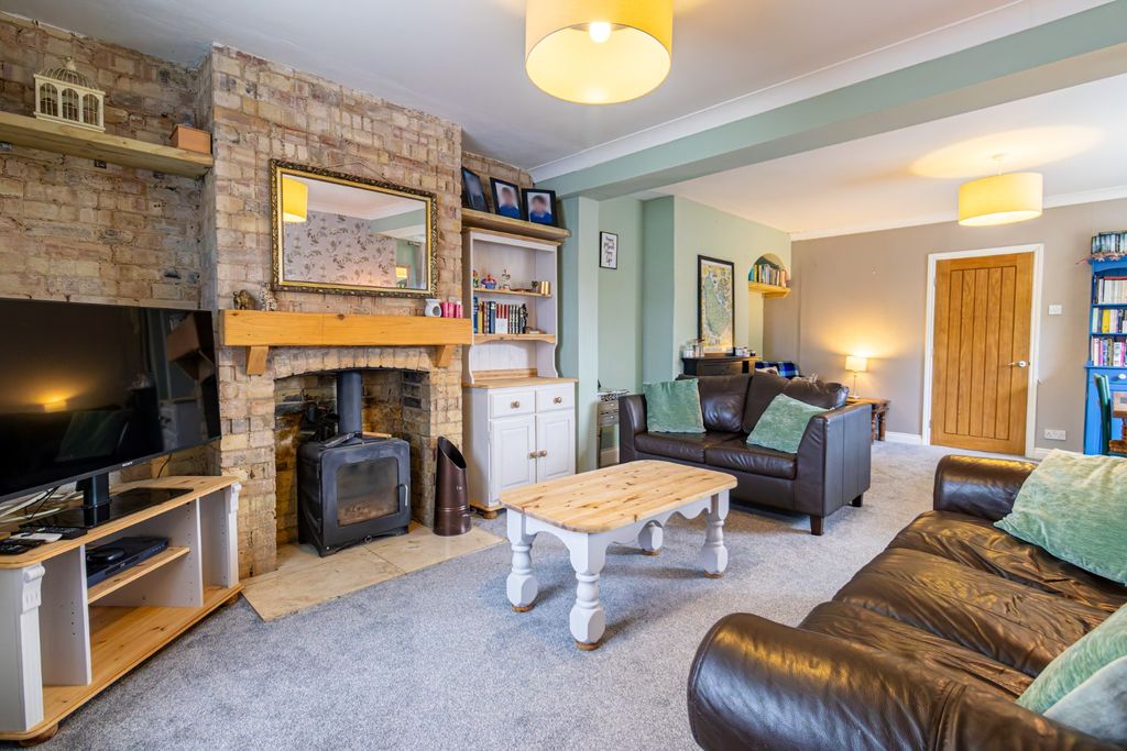 Property photo 3 of 31 4415635