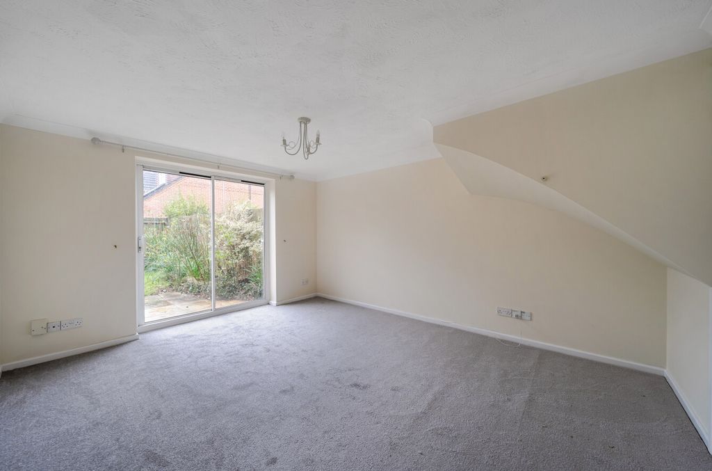 Property photo 2 of 10 1396655-10-6960cc...