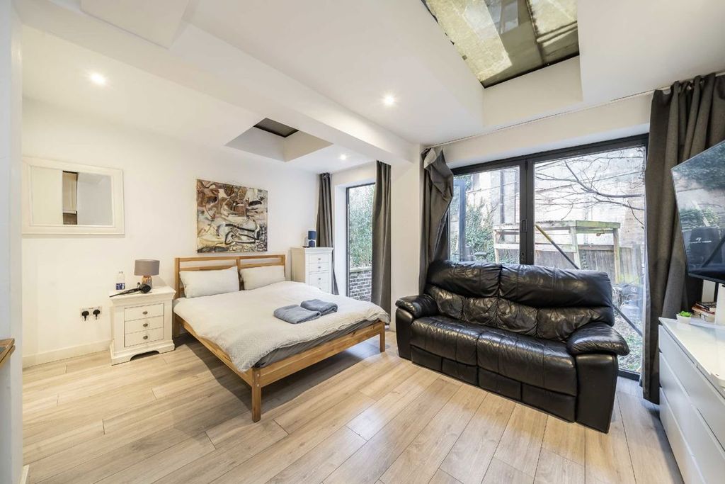 Property photo 3 of 5