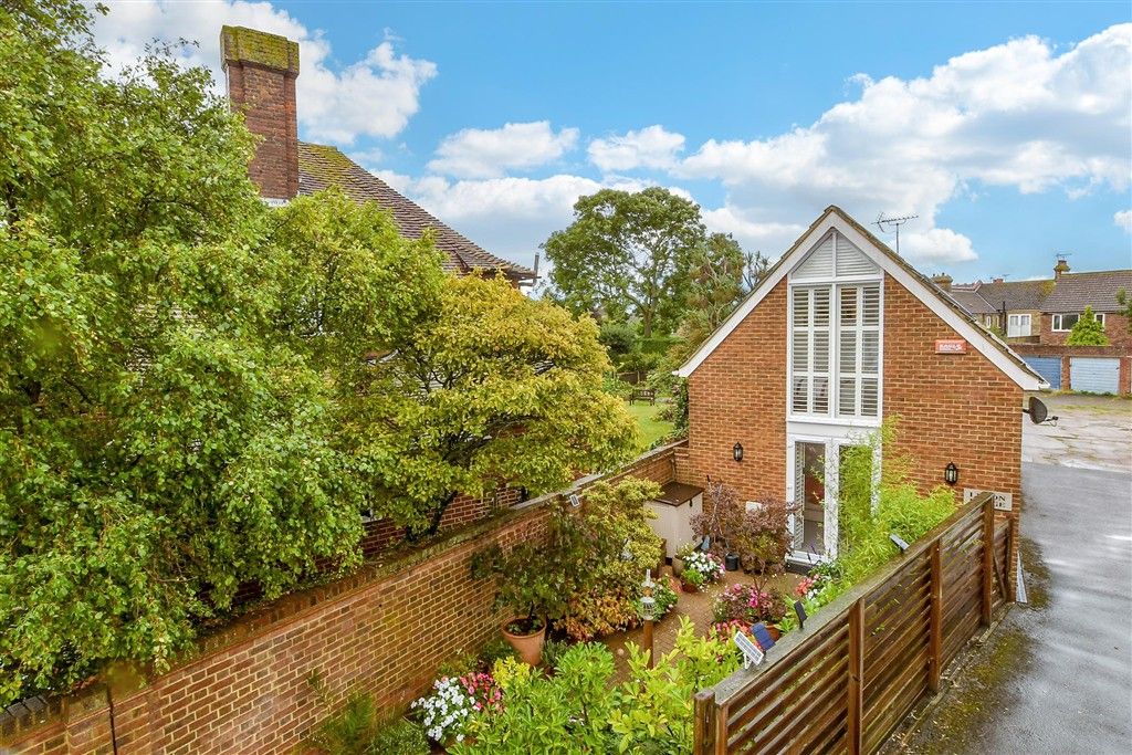 Property photo 3 of 13 External (Web)