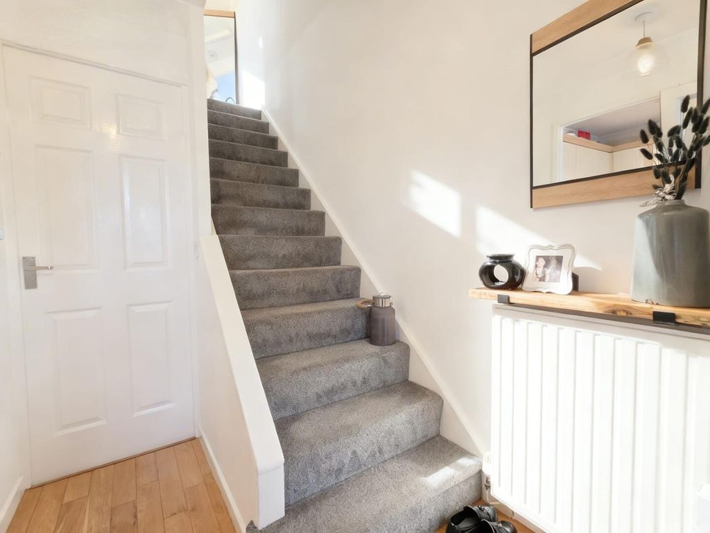 Property photo 2 of 16 Hallway