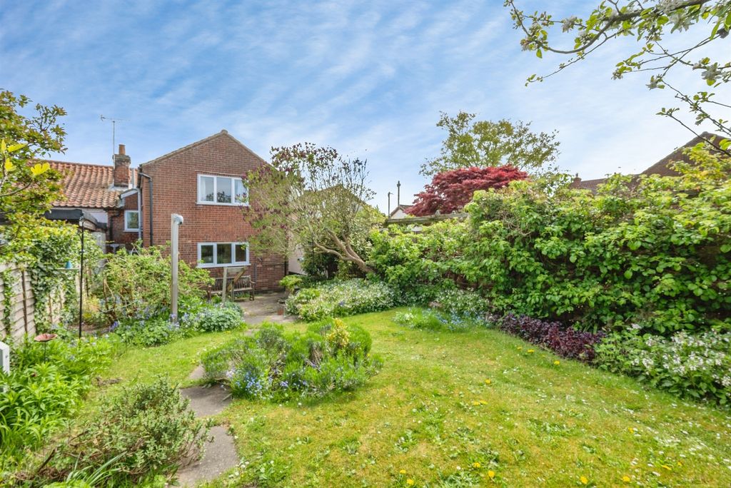Property photo 2 of 18