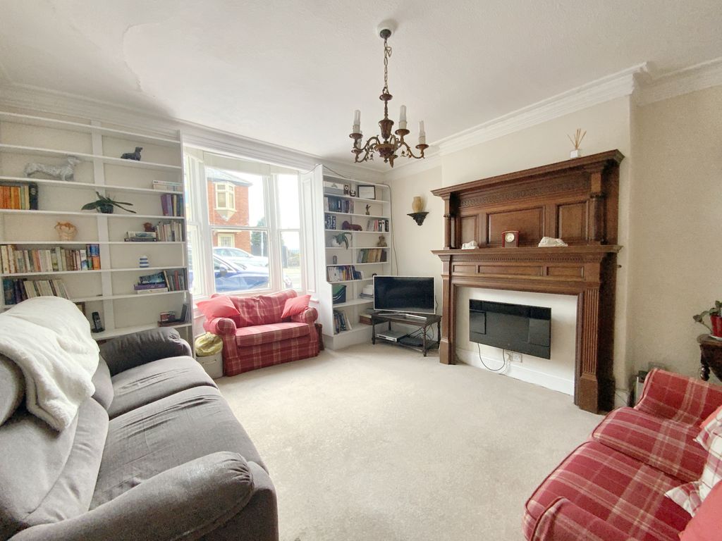 Property photo 3 of 27