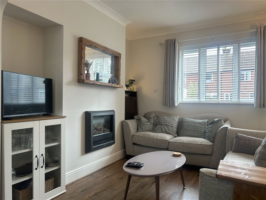 Property photo 2 of 15 Lounge