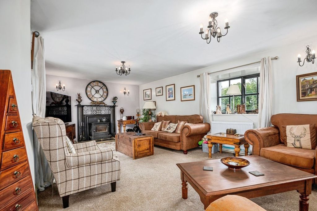 Property photo 2 of 33