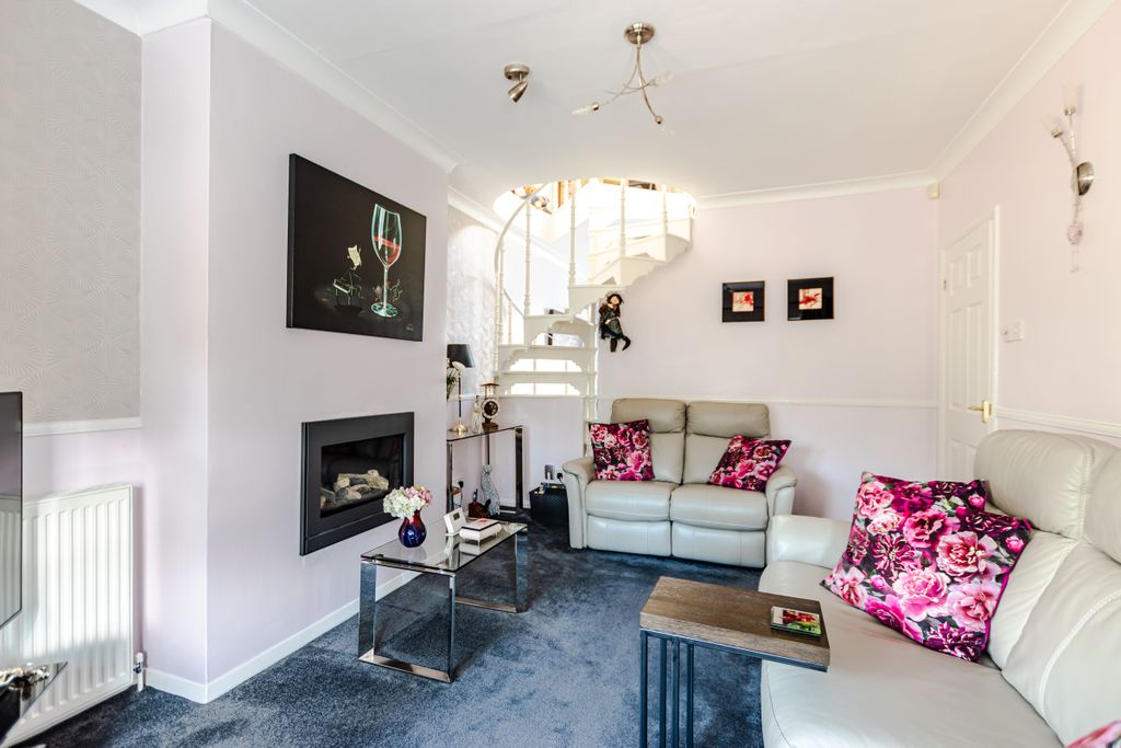 Property photo 3 of 29 Lounge2