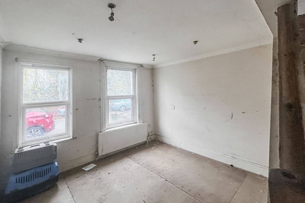 Property photo 3 of 24 159 Kingston Road, Leatherhead, Surrey,