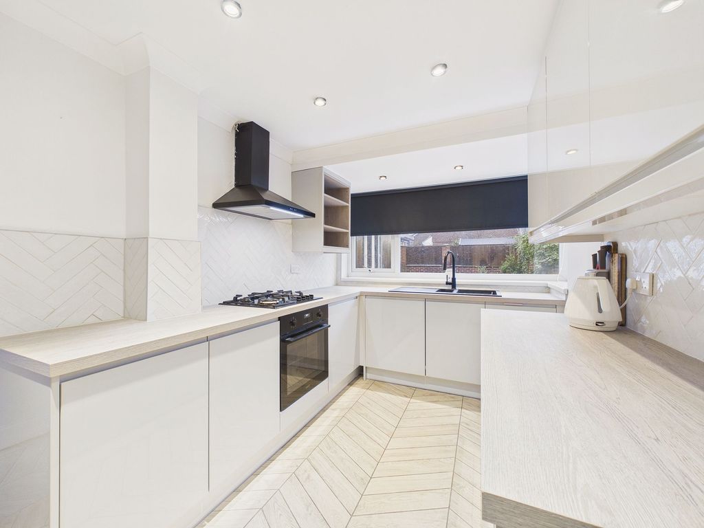 Property photo 2 of 12 Kitchen