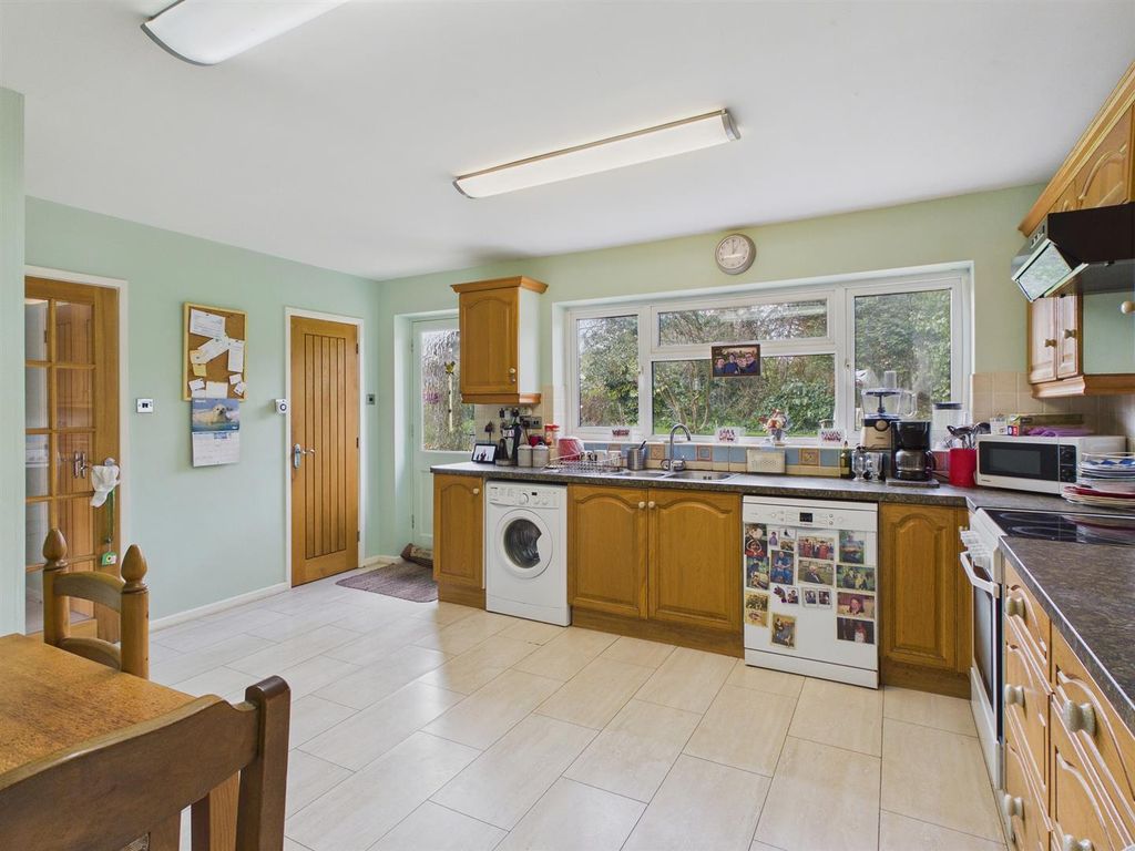 Property photo 3 of 30 Cam03972G0-Pr0279-Still017.Jpg