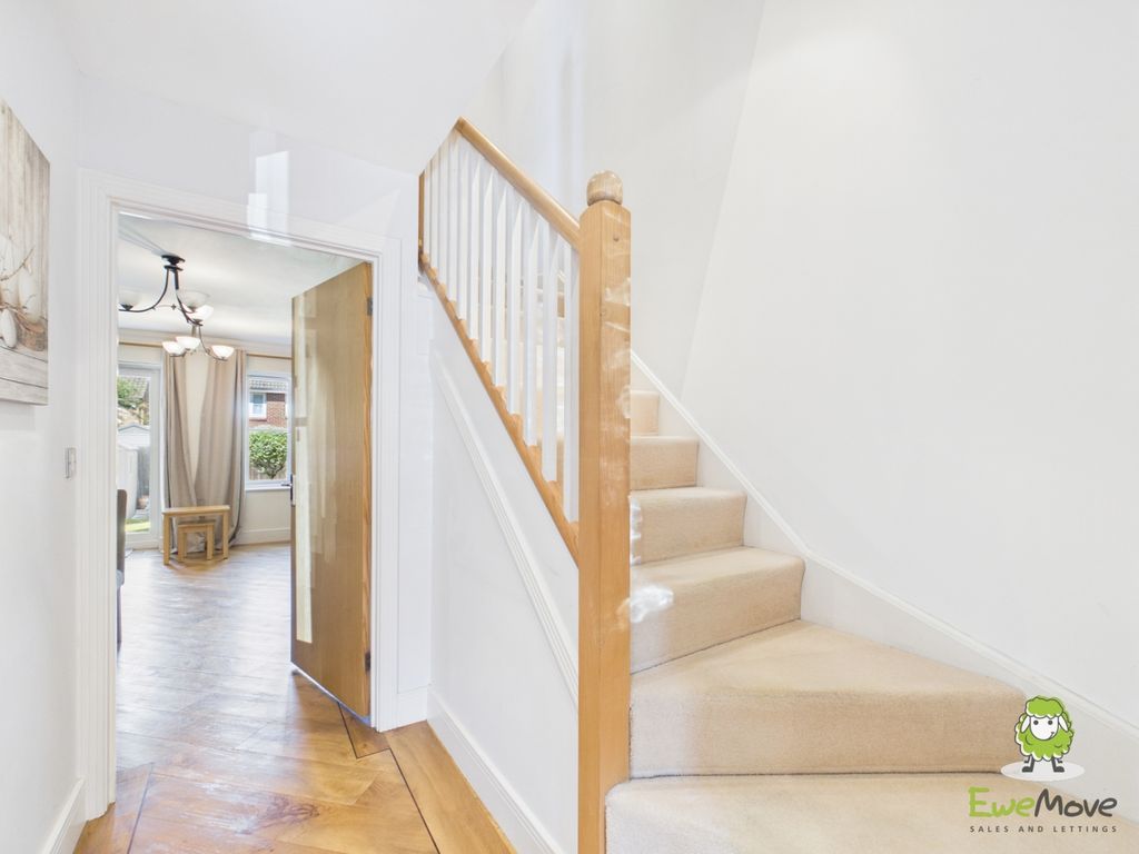 Property photo 3 of 18 Ewemove Estate Agents Basingstoke