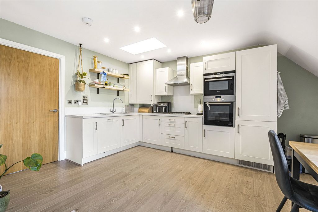 Property photo 3 of 12 Kitchen