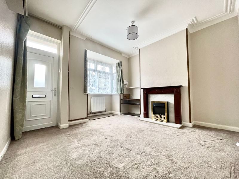 Property photo 1 of 10 Living Room