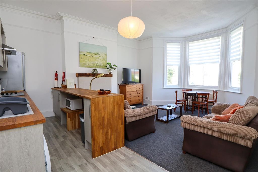 Property photo 1 of 10 Open-Plan Kitchen/Living Room