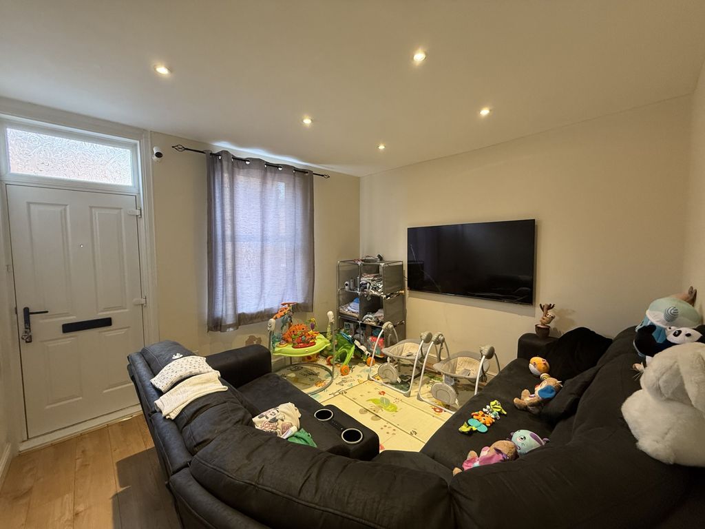 Property photo 2 of 12