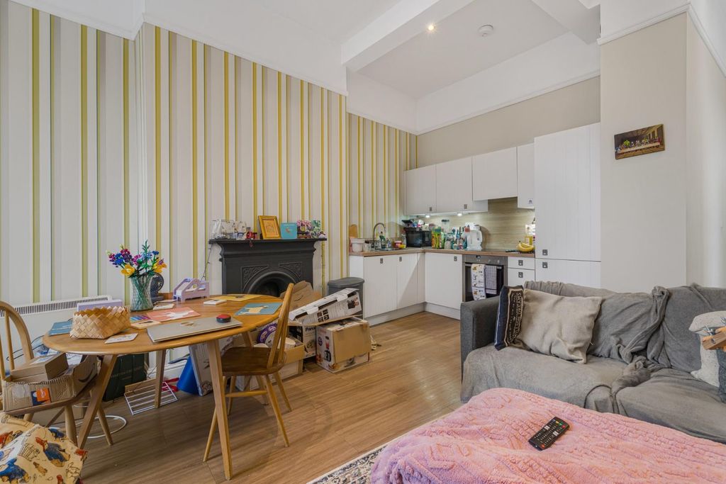 Property photo 2 of 9 Flat 2 99 Promenade-5.Jpg