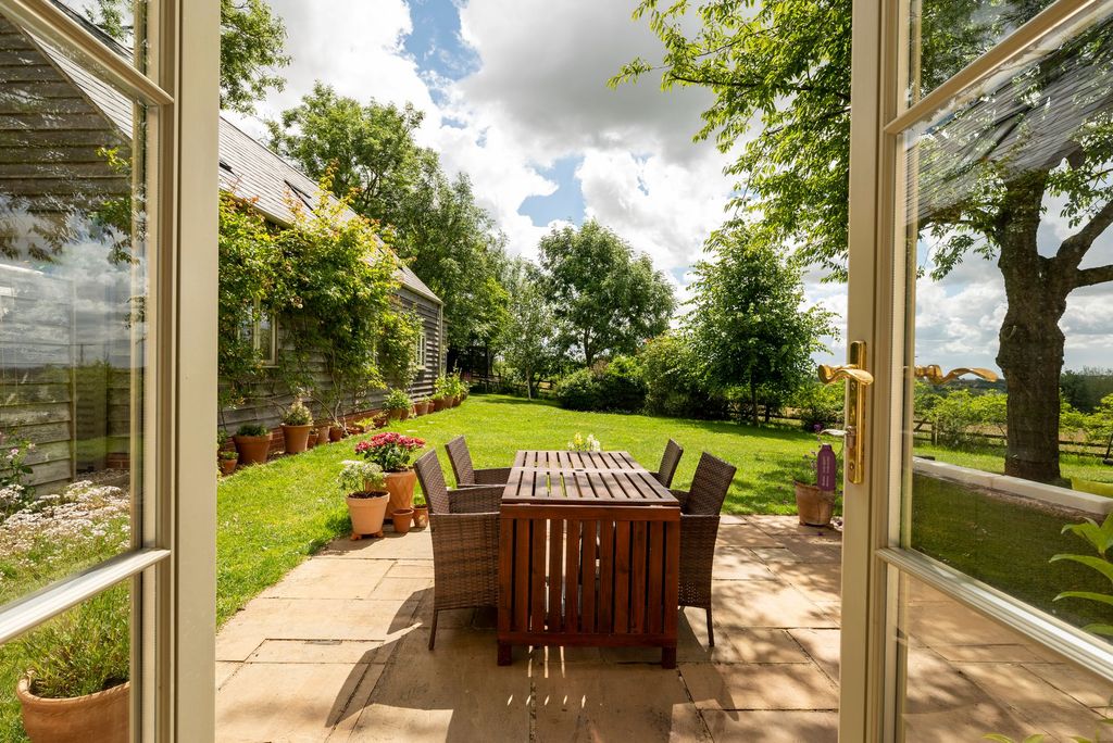 Property photo 3 of 16 Garden