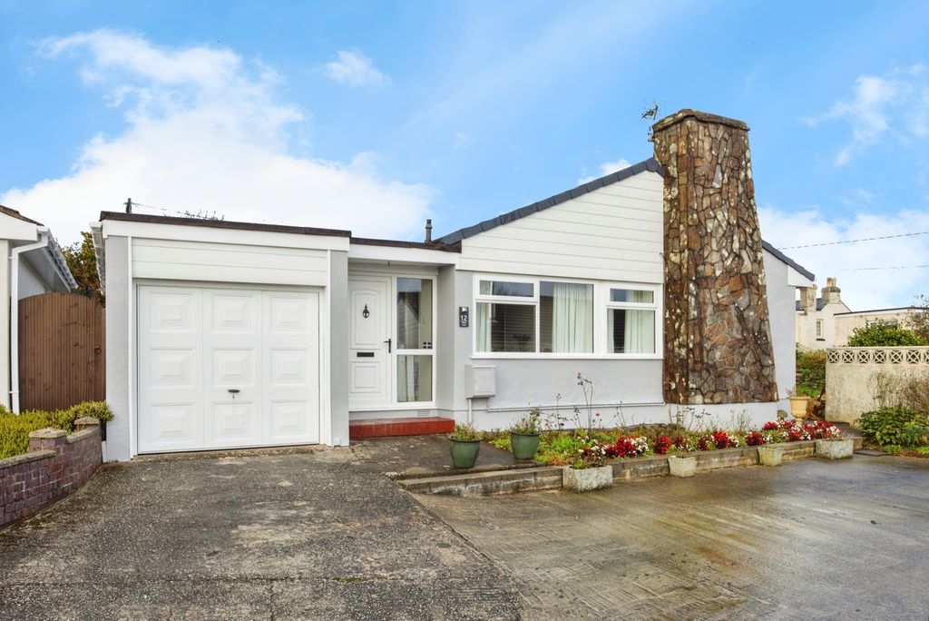 Property photo 1 of 17 Front Aspect