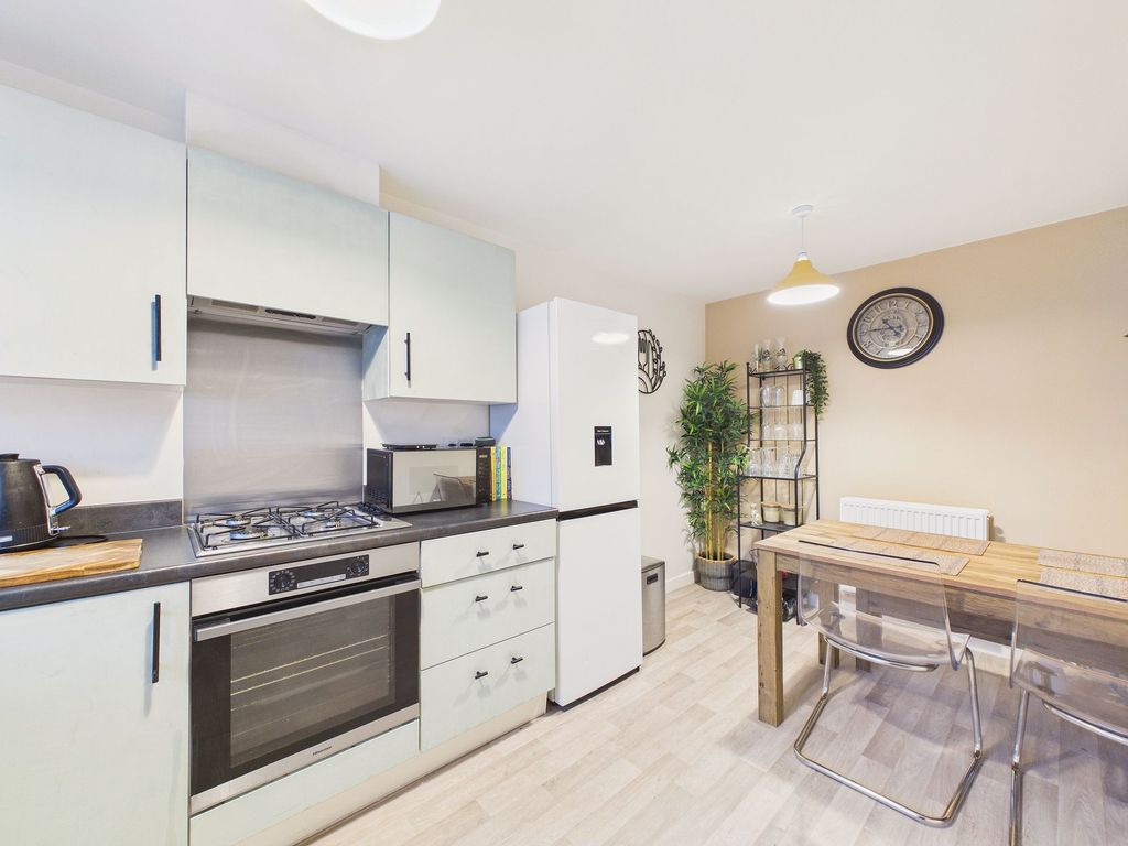 Property photo 3 of 11 Dining Kitchen