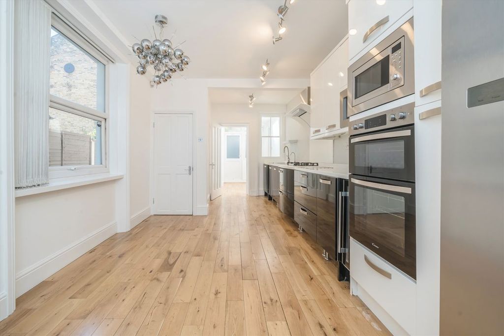 Property photo 3 of 10