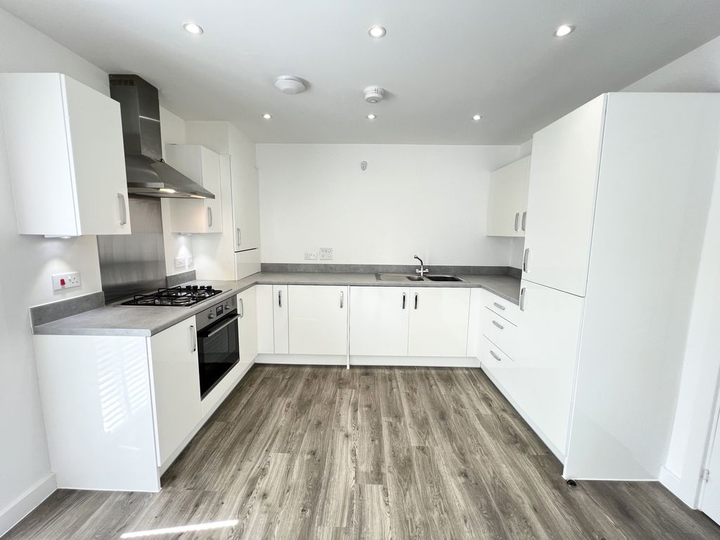 Property photo 3 of 6 Kitchen