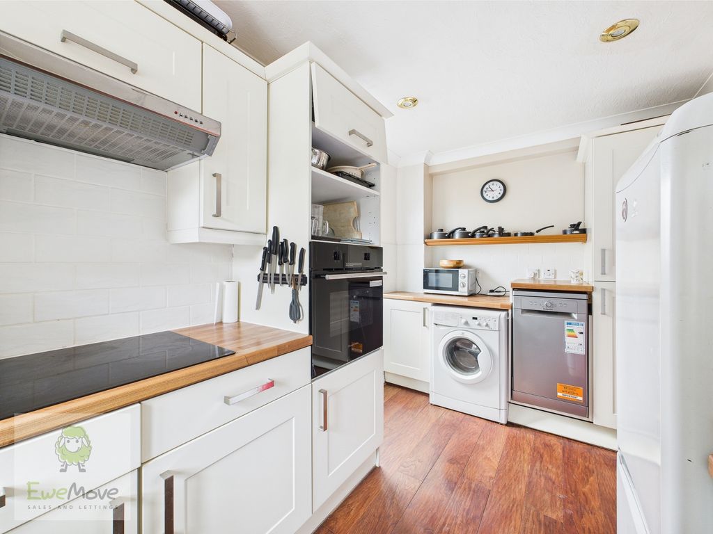 Property photo 3 of 15 Kitchen
