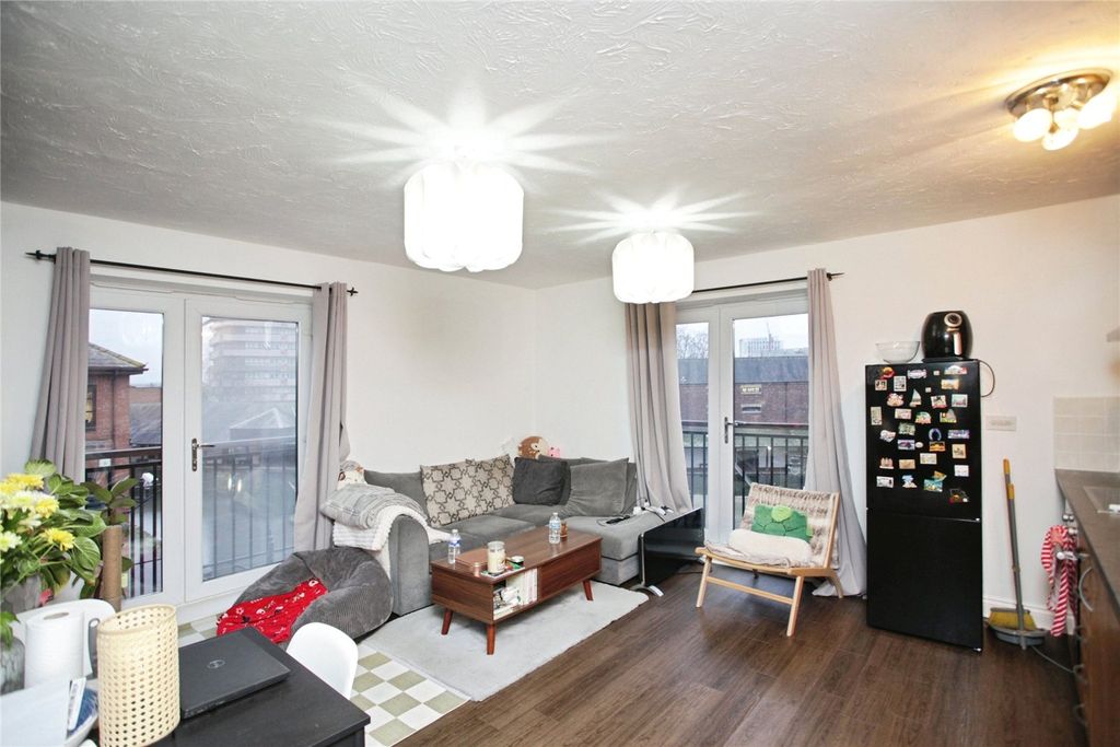 Property photo 2 of 17 Picture No. 10