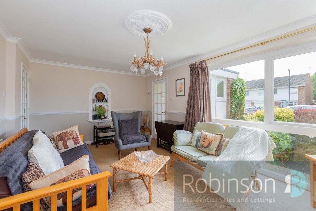 Property photo 3 of 16 50 Somersby Crescent-7