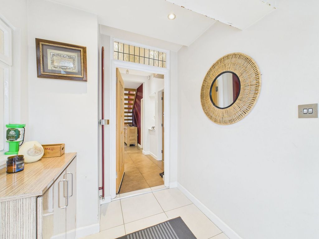 Property photo 2 of 31