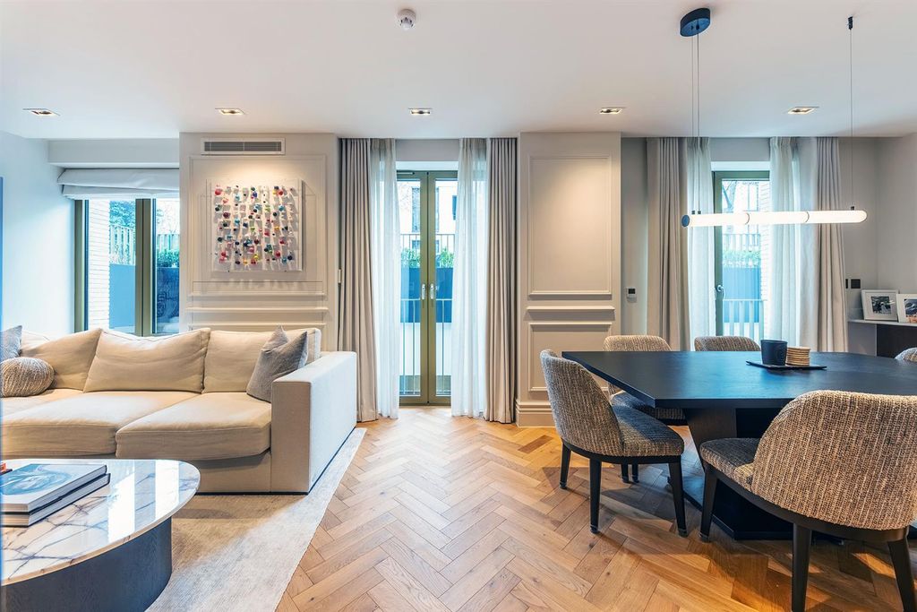 Property photo 3 of 12 Flat 1 At 4 To 6 Saint Edmunds Terrace 3926 Rec di