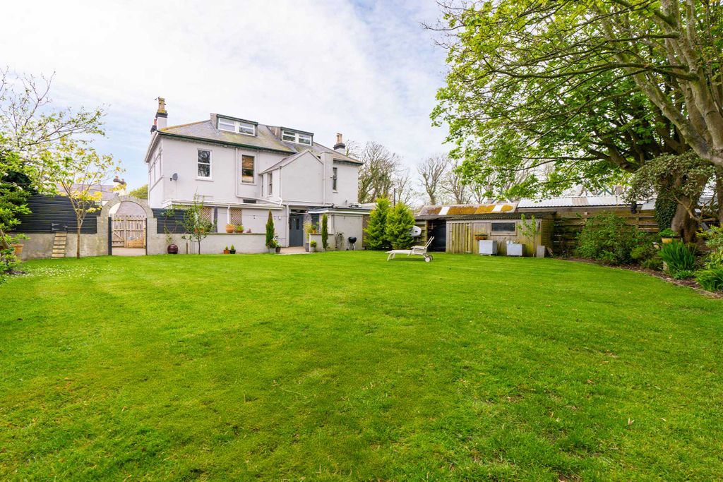 Property photo 3 of 24
