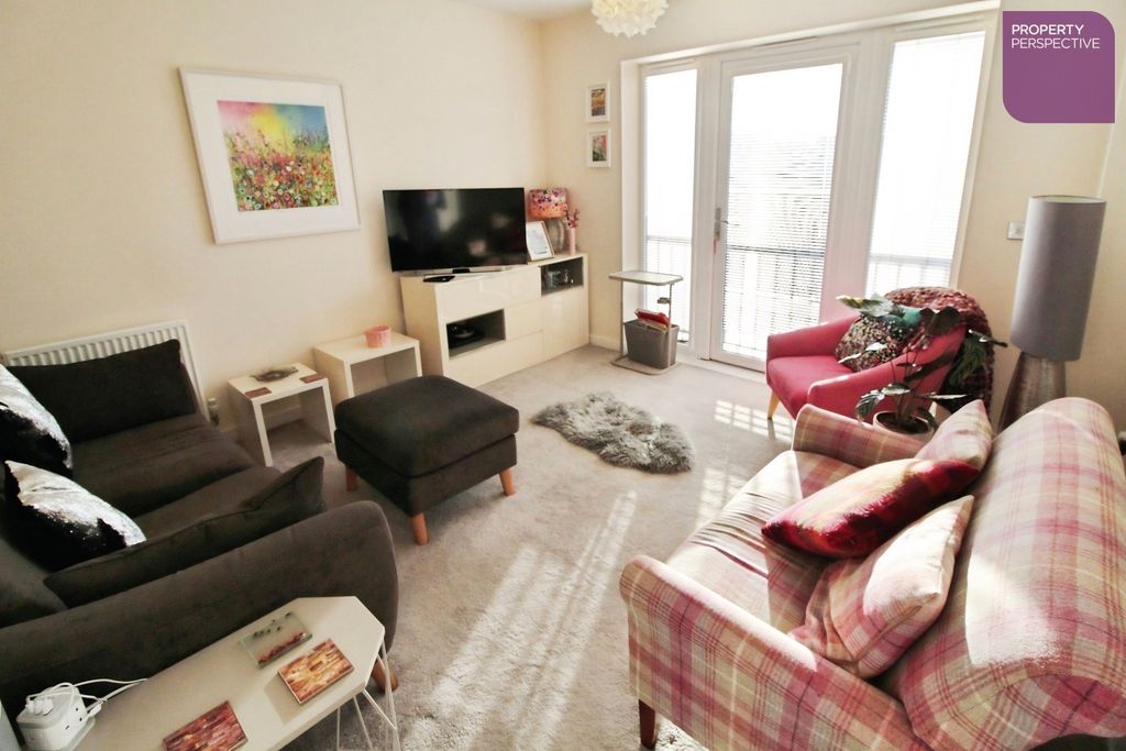 Property photo 3 of 14 Lounge