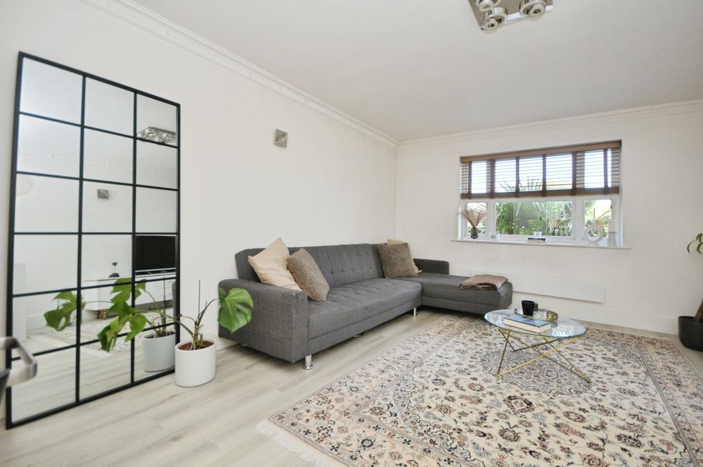 Property photo 3 of 17 Photo