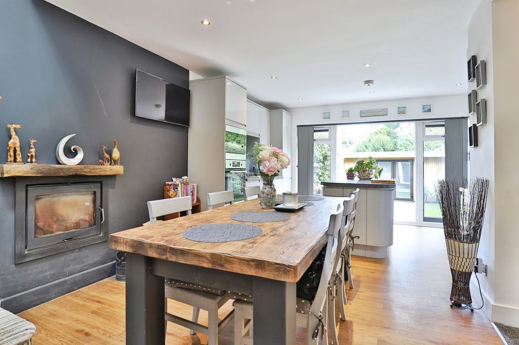 Property photo 3 of 17 Photo