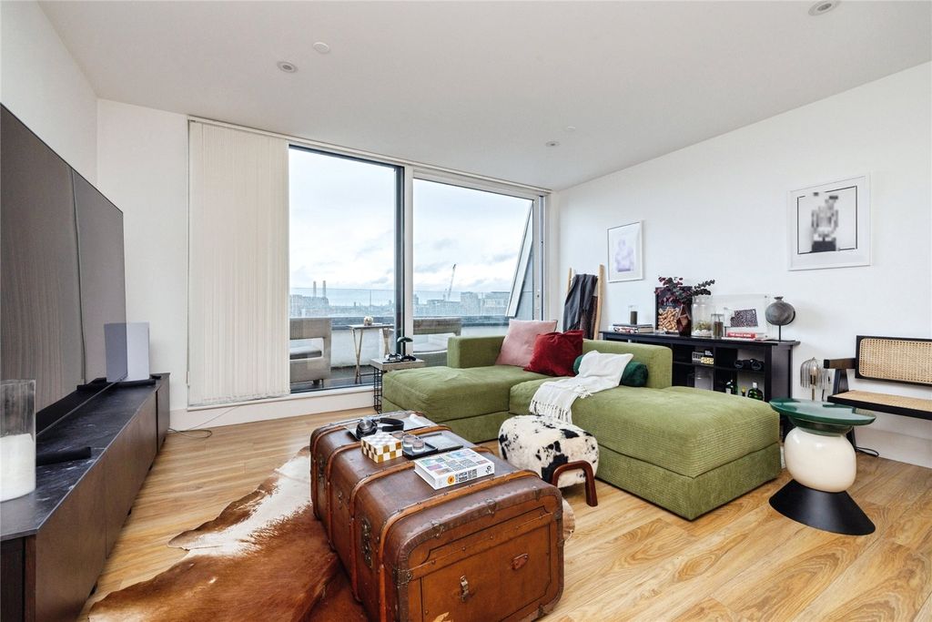 Property photo 1 of 9 Living Room