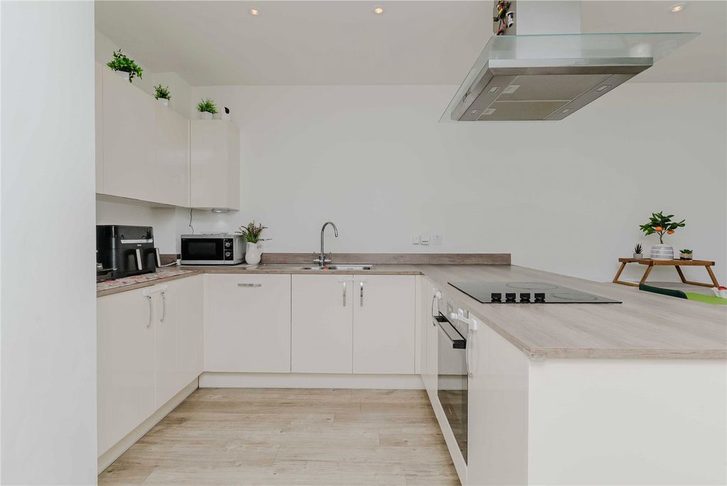 Property photo 3 of 32 Picture No. 23