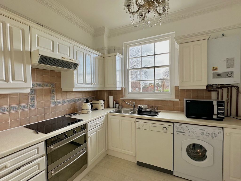 Additional image 5 of 2 bed flat for saleLeelands House, Grams Road, Walmer, Kent CT14